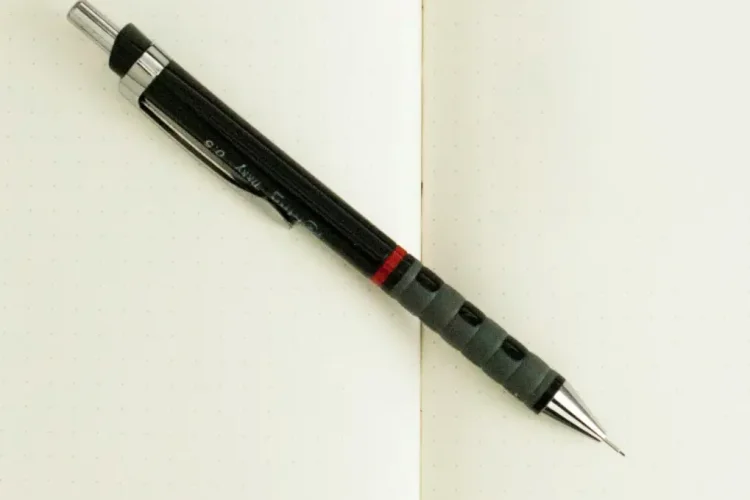 Mit Bleistift und Papier die Zeiten festhalten.