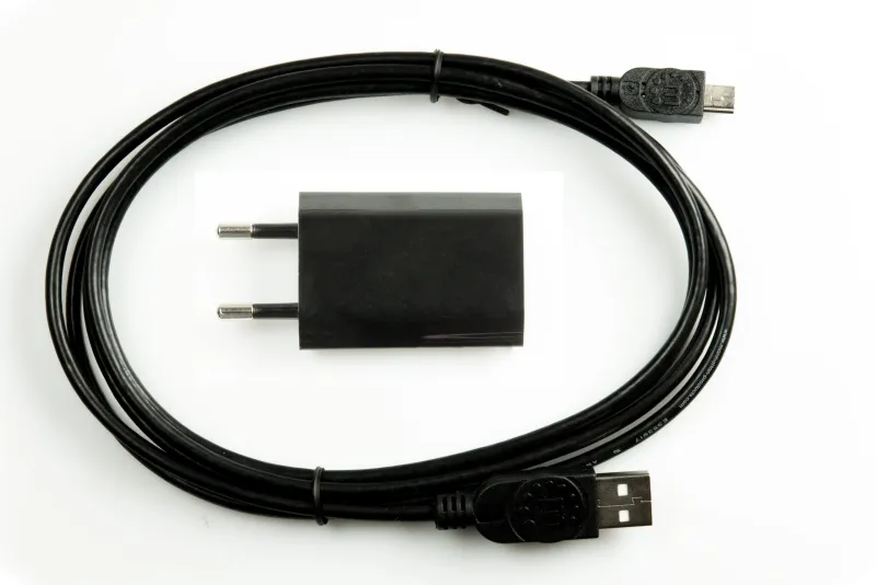 Netzteil und USB-Kabel für den FixLoader Multi.