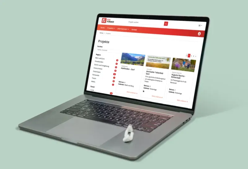 Die FixFinder-Website auf einem Laptop geöffnet
