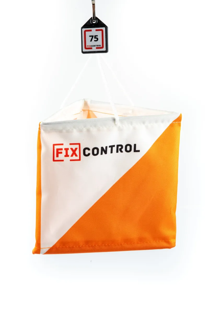 FixUnit Flag: Posten mit der Nummer 75 an einer OL-Flagge.