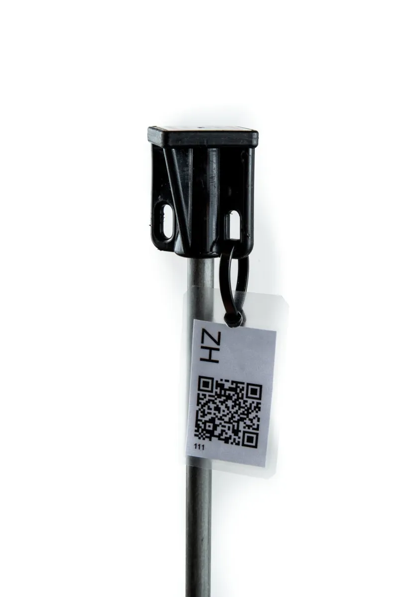 FixUnit Mobile: Postenkopf am Stab mit QR-Code-Anhänger.
